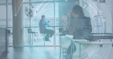 Ofisteki çeşitli iş adamlarının veri işleme görüntüsü. Küresel iş, finans ve dijital arayüz kavramı dijital olarak oluşturulmuş görüntü.
