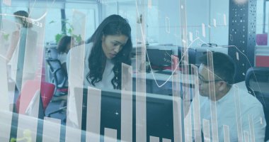 Bilgisayar kullanarak çeşitli iş adamlarının veri işleme görüntüsü. küresel iş ve dijital arayüz kavramı dijital olarak oluşturulmuş görüntü.