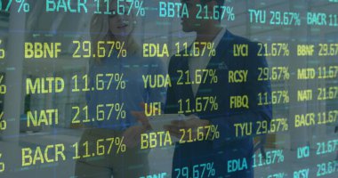 İş adamları üzerinden finansal veri işleme görüntüsü. küresel iş, veri işleme ve dijital arayüz kavramı dijital olarak oluşturulmuş görüntü.