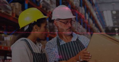 Depodaki çeşitli işçilerin finansal veri işleme görüntüsü. küresel sevkiyat, dağıtım ve bağlantılar konsepti dijital olarak oluşturuldu.