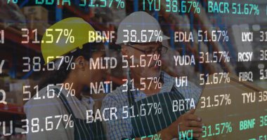 Depodaki çeşitli işçilerden oluşan borsa görüntüsü. küresel sevkiyat, dağıtım ve bağlantılar konsepti dijital olarak oluşturuldu.