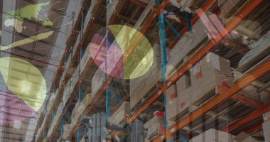 Boş deponun üzerindeki finansal veri işleme resmi. küresel sevkiyat, dağıtım ve bağlantılar konsepti dijital olarak oluşturuldu.