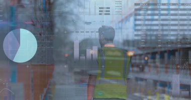 Beyaz erkek depo çalışanı üzerinde grafikler ve finansal veriler. finans, ekonomi, iş ve paket kavramı dijital olarak oluşturulmuş görüntü.