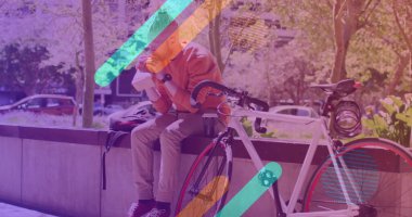 Bisikletle oturan albino Afrikalı Amerikalı adamın üzerindeki şekiller. pedal günü ve kutlama konsepti dijital olarak oluşturuldu.