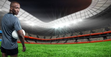 Rugby oyuncusu, beyaz rugby topu tutarak stadyum düz tasarım sporlarında yemyeşil sahada duruyor. Atletizm, stadyum, spor, yarışma, enerji, enerji, açık hava