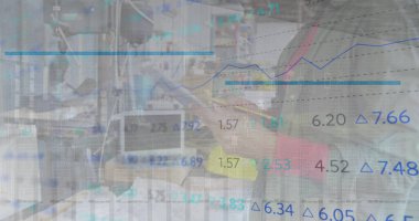 Beyaz kadın yerine borsa imajı. küresel iş, finans ve veri işleme kavramı dijital olarak oluşturulmuş görüntü.