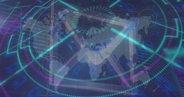 Dünya haritası üzerinde veri işleme görüntüsü ve tarama. Sosyal medya ve iletişim arayüzü kavramı dijital olarak oluşturulmuş görüntü.