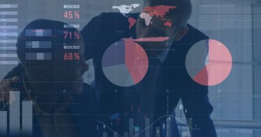 Ofisteki çeşitli iş adamlarıyla ilgili finansal veri işleme resmi. küresel iş, finans ve veri işleme kavramı dijital olarak oluşturulmuş görüntü.