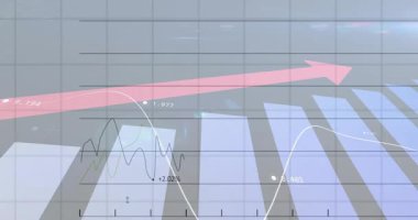 Finansal veri tabloları cam paneller üzerinden yükseliyor ve pembe okun yukarı doğru gittiğini gösteriyor. Teknoloji, analitik, yenilik, veri görselleştirme, kurumsal, modern, ilerleme