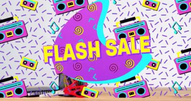 Masada, düz dizaynlı retro simgelerle birlikte mor şekilli flaş satış grafiği sergileniyor. Canlı, renkli, retro, geometrik, oyuncu, enerjik, neon