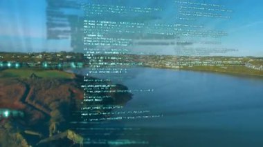 Göl kenarındaki taştan kale harabesi 3 boyutlu bir teknoloji koduyla kaplanmış. Peyzaj, harabeler, hava, fütürizm, dijital, teknoloji, manzara