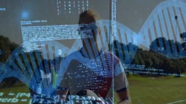 Çimenli alanda yakalamaç oynayan bir grup kadın, akan kod ve DNA sarmalı ile teknolojilerini sergiliyorlar. Açık hava, eğlence, aktif giysi, spor, teknoloji, yenilik, bağlantı