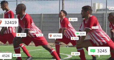 Yedi erkek futbolcu sahada savunma duvarı oluşturarak spor pazarlama ikonlarını birleştiriyor. Atletizm, takım çalışması, rekabetçi, enerjik, hareketli, adrenalin, stratejik
