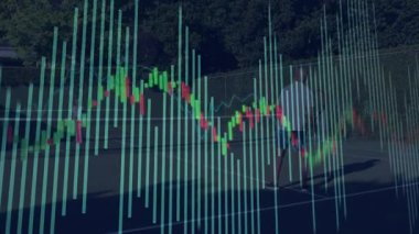 Olgun bir erkek tenisçi ve son sınıf bir kadın açık hava sahasında hareketli finans grafikleri gösteriyor. Atletizm, rekabet, zindelik, strateji, manzara, teknoloji, işbirliği