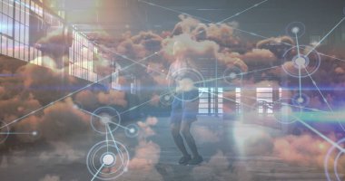 Afrika kökenli Amerikalı sporcunun egzersiz yaptığı bulutların görüntüsü. küresel spor ve dijital arayüz kavramı dijital olarak oluşturulmuş görüntü.