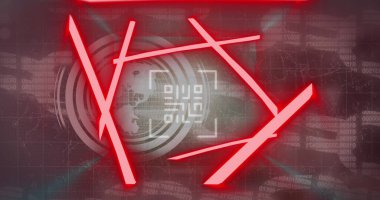 Neon şekiller ve veri işleme üzerine qr kodunun resmi. veri işleme, hesaplama ve dijital arayüz konsepti dijital olarak oluşturulmuş resim.