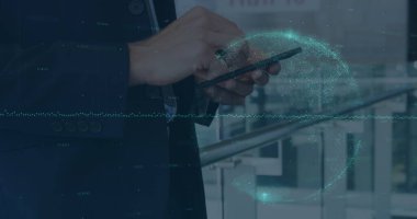 Finansal veriler ve beyaz iş adamının akıllı telefon kullanarak elde ettiği dünya görüntüsü. ticari, finans, ekonomi ve teknoloji konsepti dijital olarak oluşturulmuş imaj.