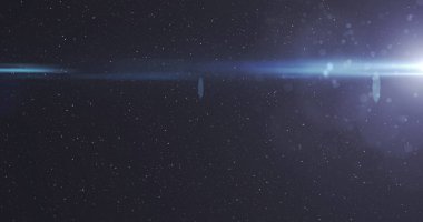 Gece gökyüzünde parlayan yıldızların görüntüsü. renk, hareket ve enerji arkaplan kavramı, dijital olarak oluşturulmuş görüntü.