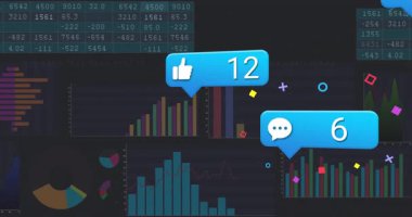 Karanlık temalı gösterge paneli veri tablosunu sergiliyor, tabloları, sosyal simgeleri ve yüzen şekilleri gösteriyor. Analizler, görselleştirme, arayüzler, bilgi grafikleri, dijital, soyut, iş