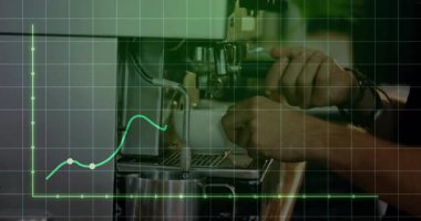 Kafedeki espresso makinesinde, animasyon veri grafiği örtüşen Barista portafiltresi. Bira, içecek, kesinlik, teknoloji, yenilik, işçilik, konukseverlik