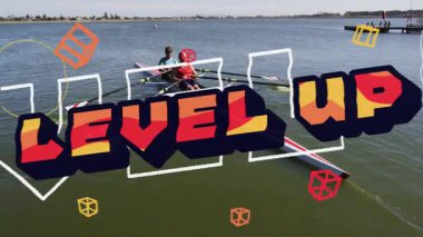 Sağlık sektörü için sakin gölde kürek çeken yaşlı kürekçiler LEVEL UP metin ve geometrik şekillere sahip. Macera, sağlık, takım çalışması, açık hava, canlı, aktif, boş zaman