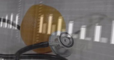 Stetoskop göğüs parçası ve portakal dijital arayüzün üzerinde ızgara ve dalga şeklini gösteriyor. Tıbbi, sağlık, tanı, teknoloji, yenilik, veri görselleştirme, bilimsel