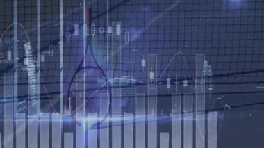 Tenis raketi mahkeme ağlarına yaslanıyor, finans kandili şeması şehir silüetlerini sergiliyor. Spor ekipmanları, finansal veriler, teknoloji entegrasyonu, açık alan mahkemesi, iş analizi, kentsel manzara, dijital görselleştirme
