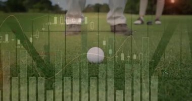 Golf topunun arkasında duran baba ve kız golfçüler yeşile boyanmış, finansal tabloları sergiliyorlar. Atletik, profesyonel, gösterişli, finans, açık hava, boş zaman, akıl hocası