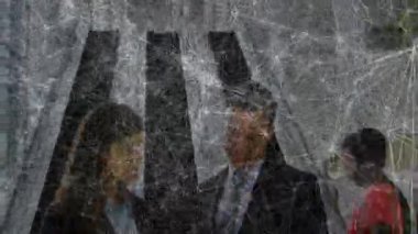 Şirket lobisindeki mavi klasörü inceleyen meslektaşlar, animasyon çizelgesi ve simge örtüleriyle. İş, işbirliği, profesyonellik, modernlik, takım çalışması, ağ oluşturma, şirket