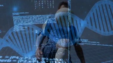 VR kulaklık takan bir adam DNA sarmalı ve kod akışlarıyla sanal biyoteknoloji ızgaralarını araştırıyor. Teknoloji, yenilik, fütürizm, dijital, bilim, veri, siber güvenlik