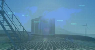 Güneş panelleri yakınlarındaki planları inceleyen inşaat işçisi dünya enerji verilerini gösteriyor. Sanayi, enerji, teknoloji, altyapı, yenilenebilir, çevre, mühendislik