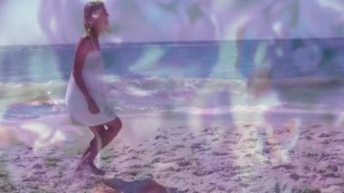 Sahilde yalınayak dans eden kadın. Etrafı 3 boyutlu yansımalarla çevrili. Bohem, ruhani, huzur, hareket, dinginlik, manzara, soyut