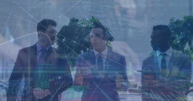 Çeşitli iş adamları üzerindeki bağlantıların ve veri işlemenin görüntüsü. küresel veri işleme, işletme, finans ve ekonomi kavramı dijital olarak oluşturulmuş görüntü.