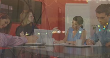 Çeşitli insan gruplarının veri işleme görüntüsü. küresel bilim, bağlantılar, veri işleme ve dijital arayüz kavramı dijital olarak oluşturuldu.