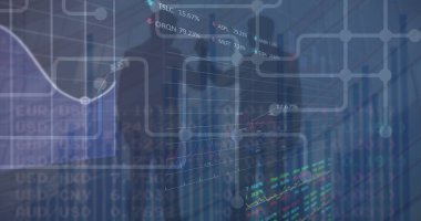 İş adamlarının siluetlerinin üzerindeki veri işleme resmi. küresel iş, finans ve dijital arayüz kavramı dijital olarak oluşturulmuş görüntü.