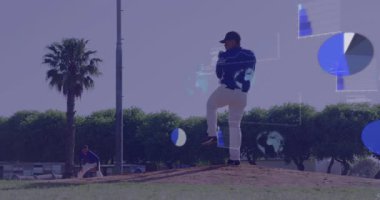 Atıcı sahada hız kesiyor, spor analitiği ve hareketli atış yörüngesi sergiliyor. Atletizm, takım çalışması, aktif, rekabet, açık hava, canlılık, dinamik