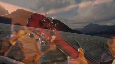 Erkek sporcu dağ ovasında koşuyor, kırmızı gitar başlığı ve işaret fişekleri ile müzik gösteriyor. Macera, enerji, yaratıcılık, manzara, dinamik, modern, ilham