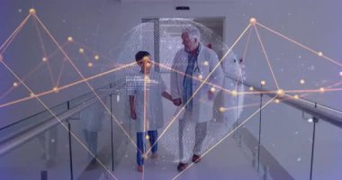 Doktor hastalarla hastane koridorunda yürüyor, holografik ağ örtüleri tasarlıyor. Tıbbi profesyonellik, akıl hocalığı, fütüristik, sağlık, teknoloji, yenilik, şefkat