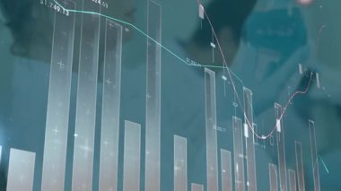 Fiyat etiketli şamdanlar ve trafik lambaları üzerindeki kırmızı trend çizgileri sergiliyor. Soyut, analitik, teknoloji, veri görselleştirme, dijital, finans, yatırım