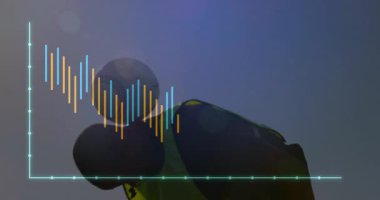 İnsan silueti teknik brifingde verileri inceliyor, baro çizelgeleri ve çizgi grafiklerini gösteriyor. Veri, analitik, görselleştirme, projeksiyon, teknoloji, sunum, modern