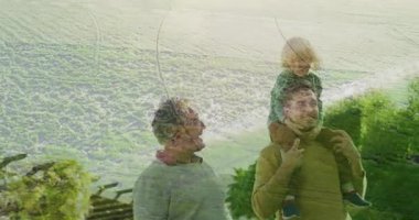 Tarım eğitimini araştıran aile üyeleri, yüzen ekin ürün tablosu ve yaprak simgelerini inceliyorlar. Yöneticilik, jenerasyon, canlılık, açık hava, doğal, akıl hocalığı, büyüme