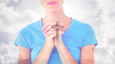 Ruhsal sağlık animasyonunda dua eden bir kadın bulutlu arka planda süzülen bir haçla. Sadakat, inanç, dinginlik, meditasyon, ilham verici, dinsel, huzur