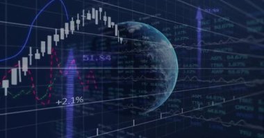 Dünya 'nın 3 boyutlu küresi, mum çubukları, çizgi grafikleri ve borsa saatlerini gösteren karanlık şebeke üzerinde yüzüyor. Teknoloji, finans, analitik, veri görselleştirme, dijital arayüz, yatırım, pazar