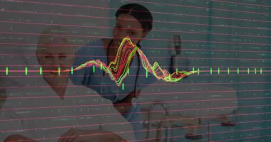 Hemşire, hastane odasında oturan hastanın arkasına yaslanmış, belli belirsiz bir dalga boyunu gösteriyor. Sağlık, bakım, sağlık, destek, teknoloji, hastane, sağlık