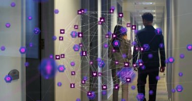 Ofisteki çeşitli iş adamlarının arka plandaki simgeleriyle olan bağlantı ağının resmi. küresel ağ, bağlantılar, iş ve teknoloji konsepti dijital olarak oluşturulmuş görüntü.