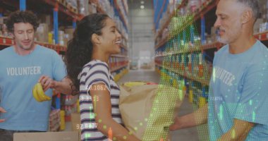 Depodaki çeşitli gönüllülerin istatistik ve mali veri işleme resimleri. küresel taşımacılık, iş ve veri işleme kavramı dijital olarak oluşturulmuş görüntü.