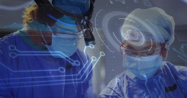 İki cerrah ameliyathanede birlikte çalışıyorlar. Dijital HUD, cerrahi çalışma akışını kaplıyor. Tıbbi, işbirliği, yenilik, yüksek teknoloji, sağlık, hassasiyet, profesyonellik