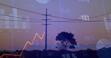 Karanlık banliyö silueti üzerinde oluşturulan elektrik iletim kulesi veri haritalarını gösteriyor. Dijital, teknoloji, veri görselleştirme, altyapı, modern, analitik, kentsel