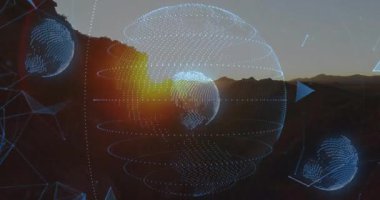 Günbatımı sırtı üzerinde yüzen merkezi holografik noktalı dünya, yörüngede dönen küreler, birbirine bağlı düğümler. Fütürist, dijital, manzara, teknoloji, soyut, bağlantı, yenilik