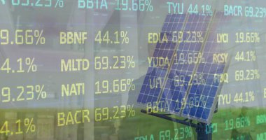 Güneş paneli üzerinden borsa ve çeşitli iş adamlarının görüntüsü. küresel iş, finans ve dijital arayüz kavramı dijital olarak oluşturulmuş görüntü.